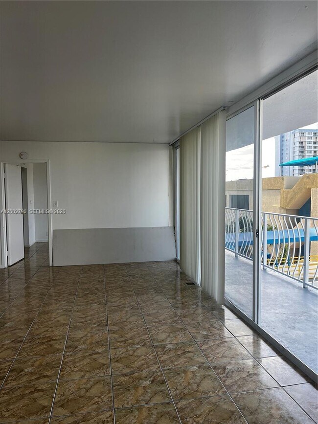 Building Photo - 7601 E Treasure Dr