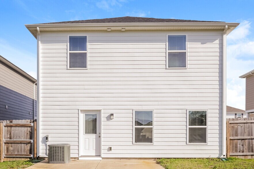 Building Photo - 2228 Lismore Dr