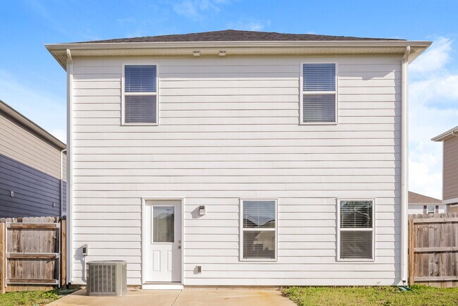 Building Photo - 2228 Lismore Dr