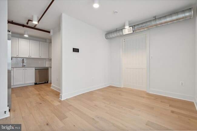 Building Photo - 901 King St