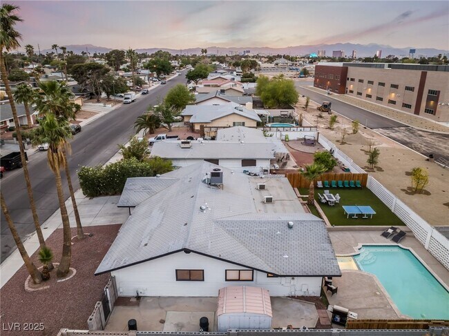 Building Photo - 3992 Chinchilla Ave