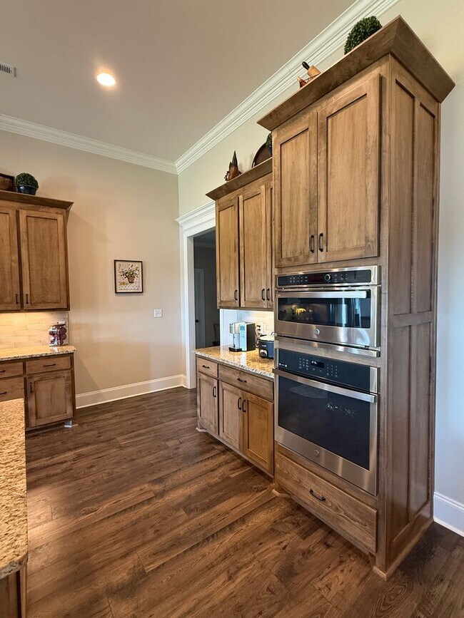 Building Photo - 26316 Woodfield Dr