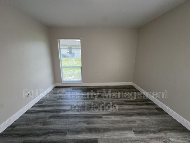 Building Photo - 5485 SE 30th Pl