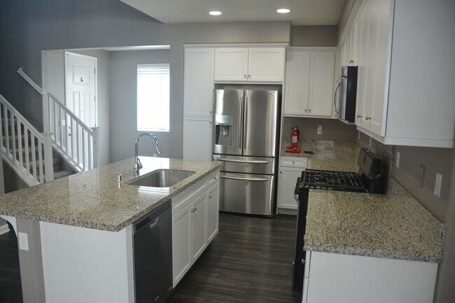 Building Photo - 321 MacArthur Way