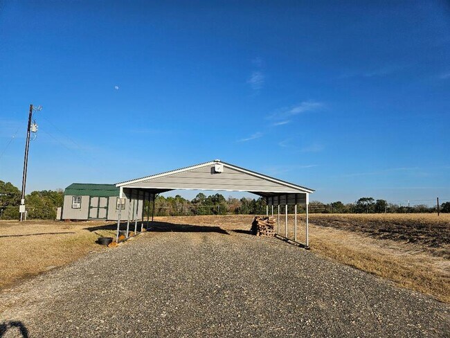 Building Photo - 555 Paint Creek Rd