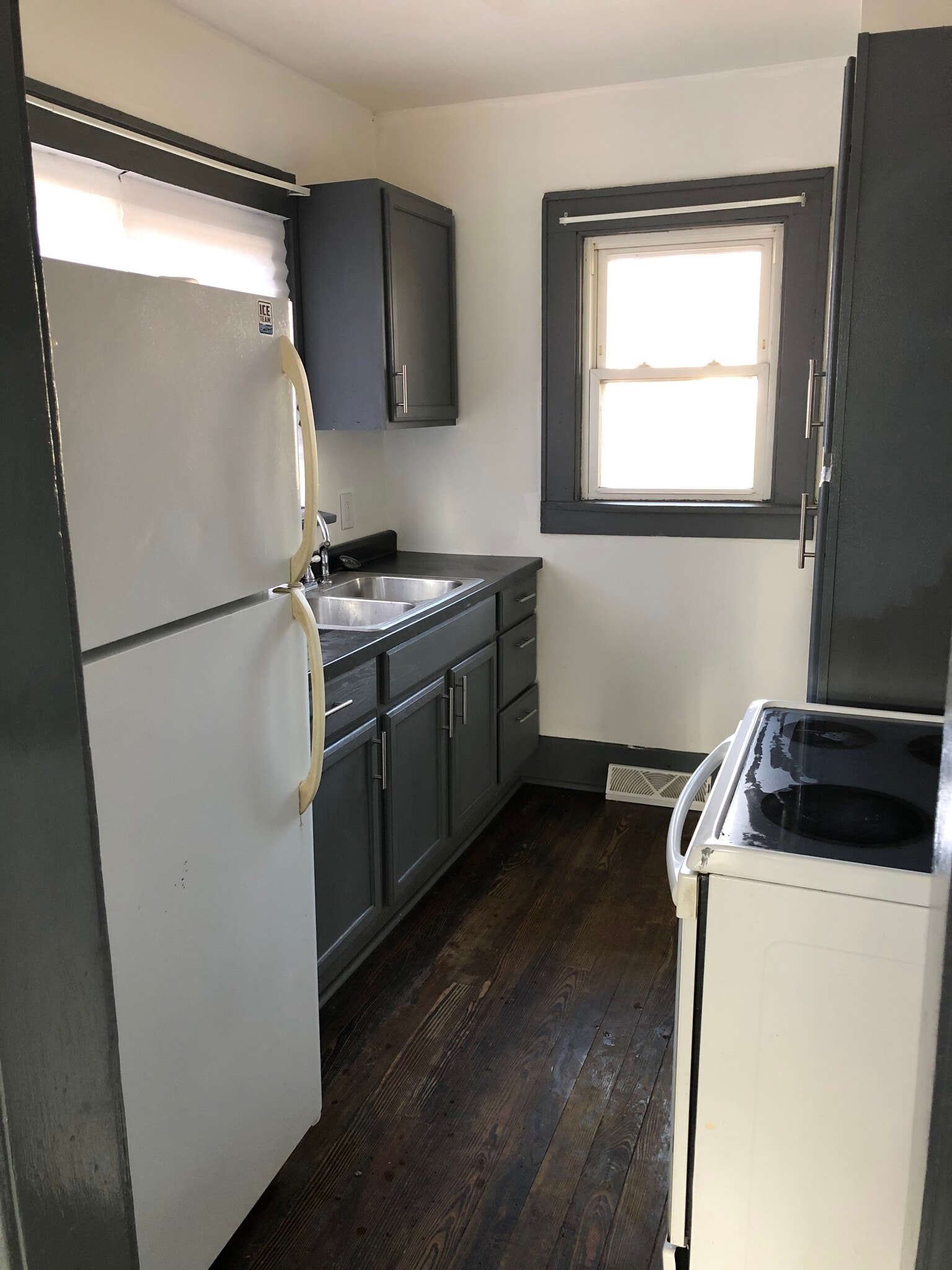 kitchen - 1629 Michigan st