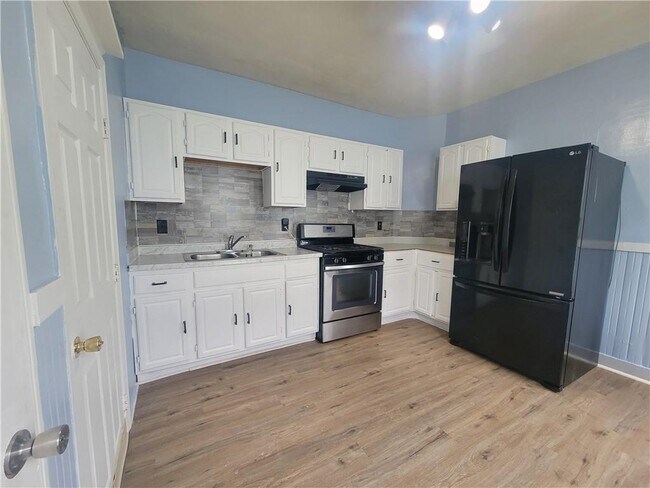Building Photo - 19 Rounds Ave