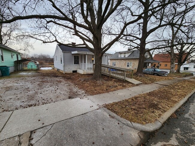 Building Photo - Spacious 3-Bedroom, 1-Bathroom Home AVAILABLE NOW!!