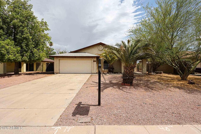 Building Photo - 6320 W Paradise Ln
