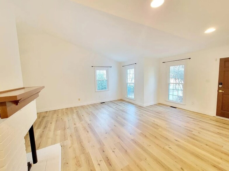 Building Photo - 1732 Netherfield Ln