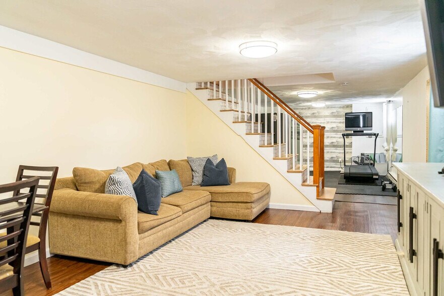 Building Photo - 78 Claypit Hill Rd