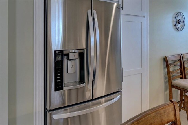 Building Photo - 6101 SE Landing Way