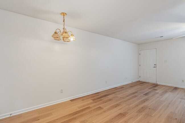 Building Photo - 3516 Acorn Woods Way,