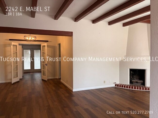 Building Photo - 2242 E Mabel St