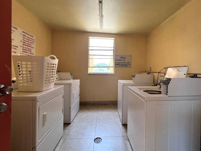 Building Photo - 4354 NW 9th Ave