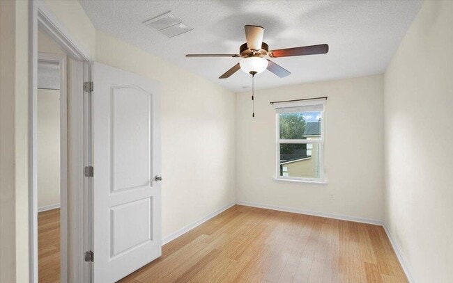 Building Photo - 612 Wishing Wy