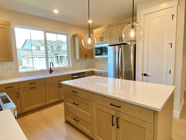 Building Photo - Brand NEW Pahlisch 3 BR - 2BA Home in Southeast Bend