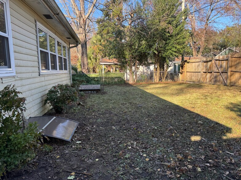 Building Photo - 2052 E 42nd St