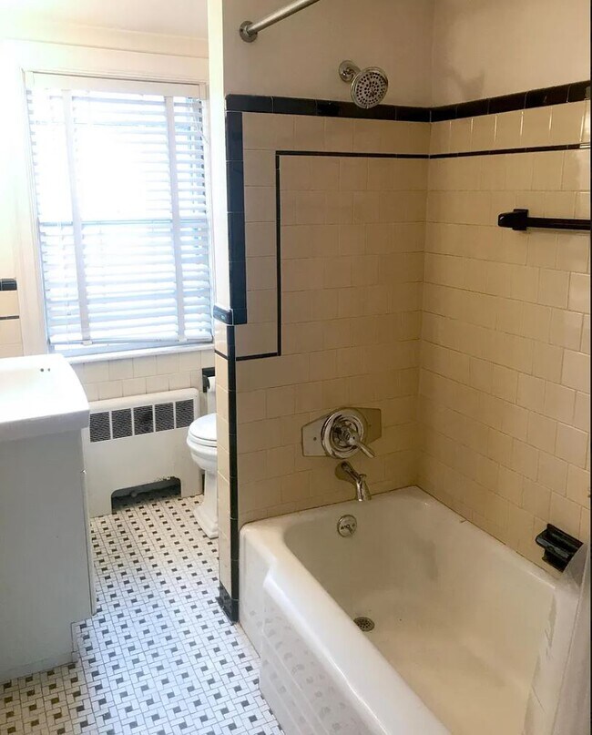 Building Photo - 73 Tiffany St