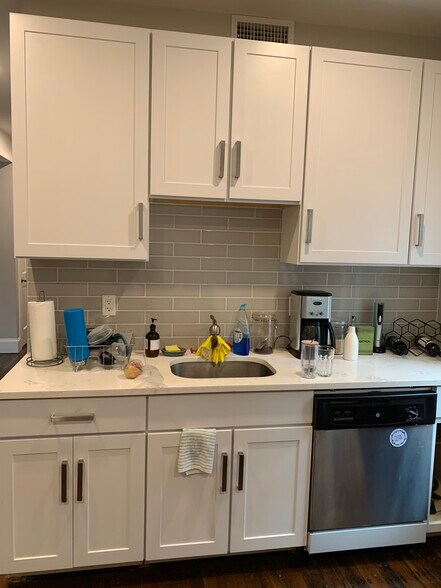 Building Photo - 71 Hillside St