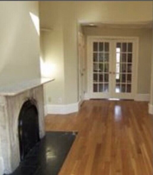 Building Photo - 219 W Newton St