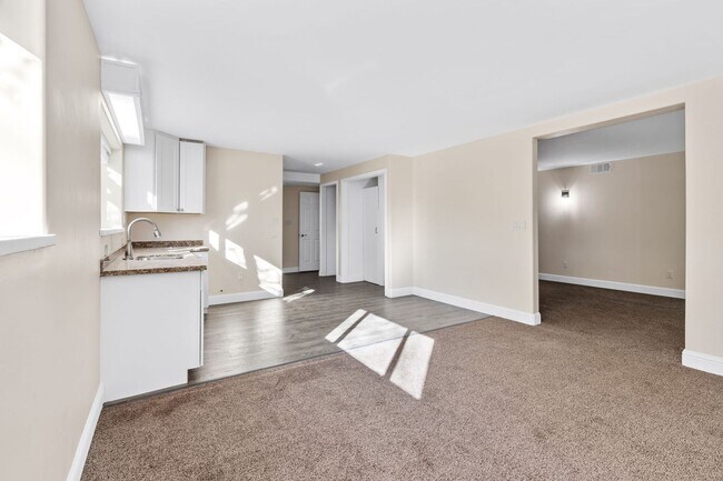 Building Photo - 3-Bed, 3-Bath Home with Spacious Layout and Vineyard Views