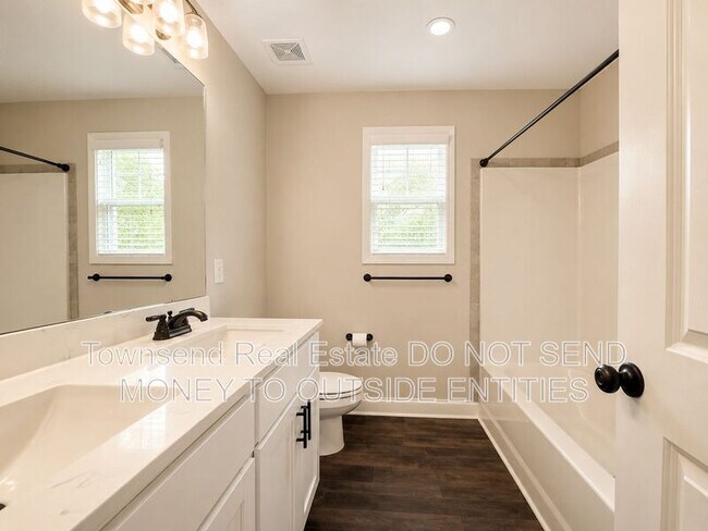 Building Photo - 621 Blawell Cir