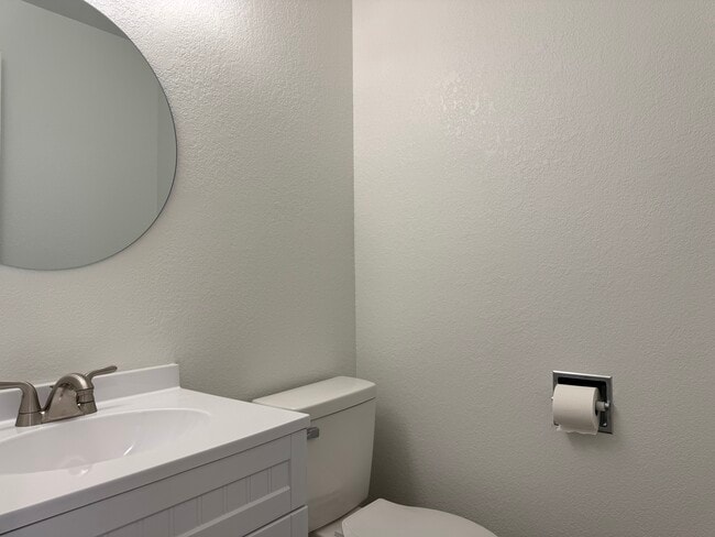 Building Photo - 903 Sunny Ln