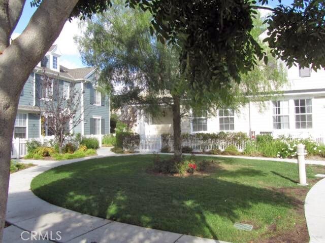 Building Photo - 46 Strawflower St
