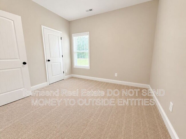 Building Photo - 621 Blawell Cir
