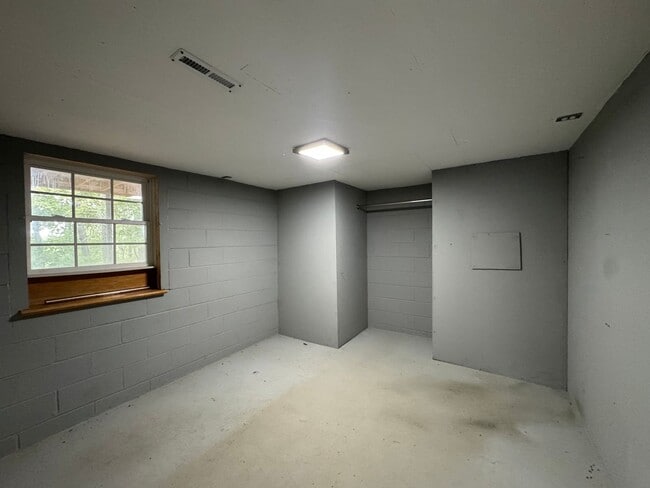 Building Photo - 2587 Elkmont Dr