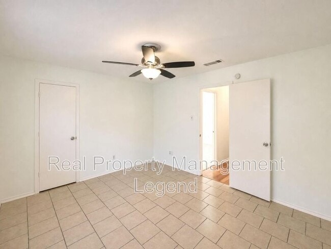 Building Photo - 112 Oak Hill Dr