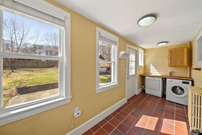 Building Photo - 14 Morse Ct