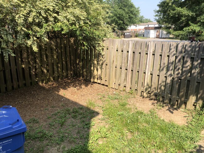 Building Photo - 290 Hedgewood Ct