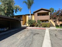 Building Photo - 2 Bedroom/2 Bath Upper Unit Oceanside Condo