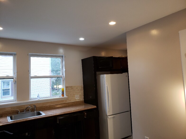 Building Photo - 48 Hazelwood Ave