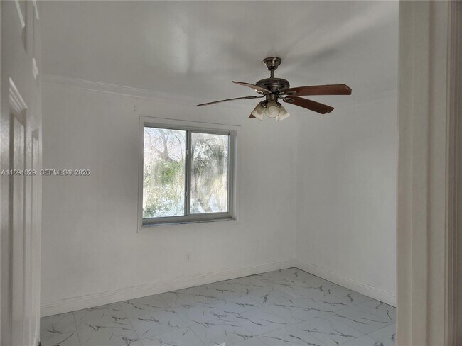 Building Photo - 14850 Naranja Lakes Blvd