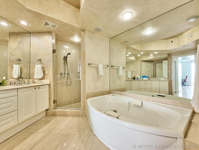 Building Photo - 3720 S Ocean Blvd