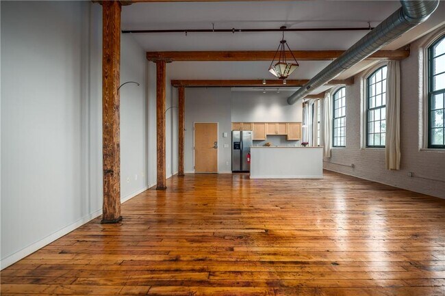 Building Photo - 28 Bayley St