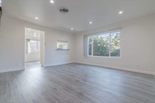 Building Photo - arb530