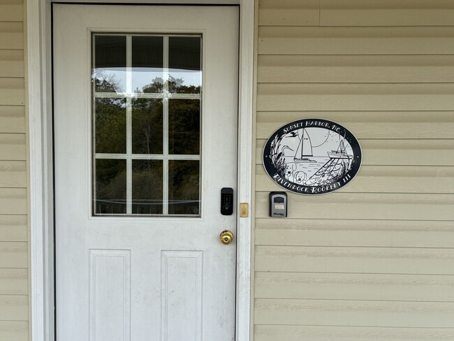 Building Photo - 2 Bedroom 1 Bath Home in Howells Point, Sunset Harbor, Bolivia, N C