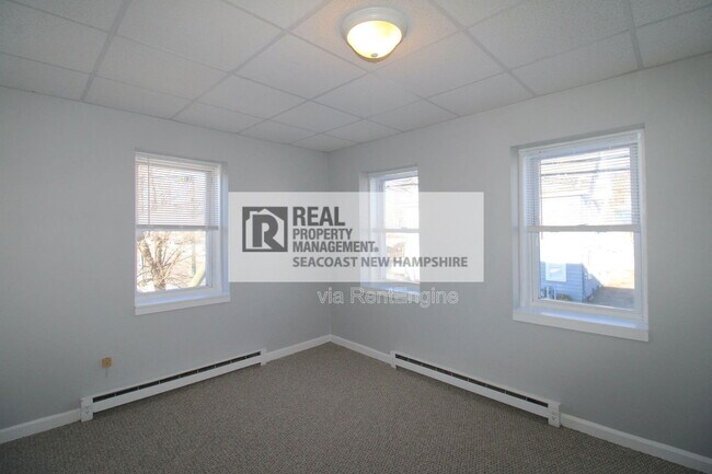 Building Photo - 10 Charles St