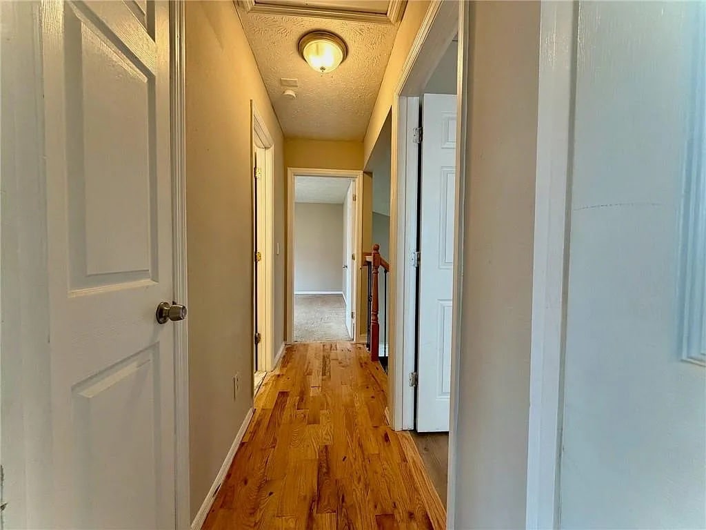 Building Photo - Room in House on Windsor Downs Ln
