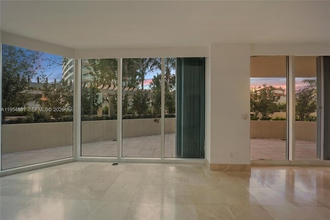 Building Photo - 300 South Pointe Dr