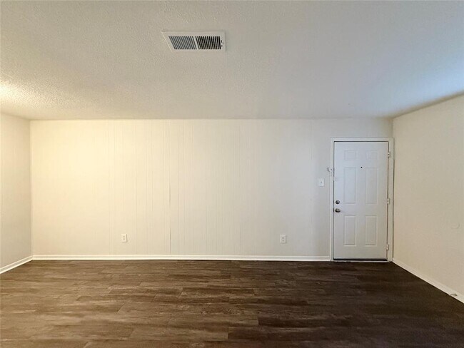 Building Photo - 3635 N MacGregor Way