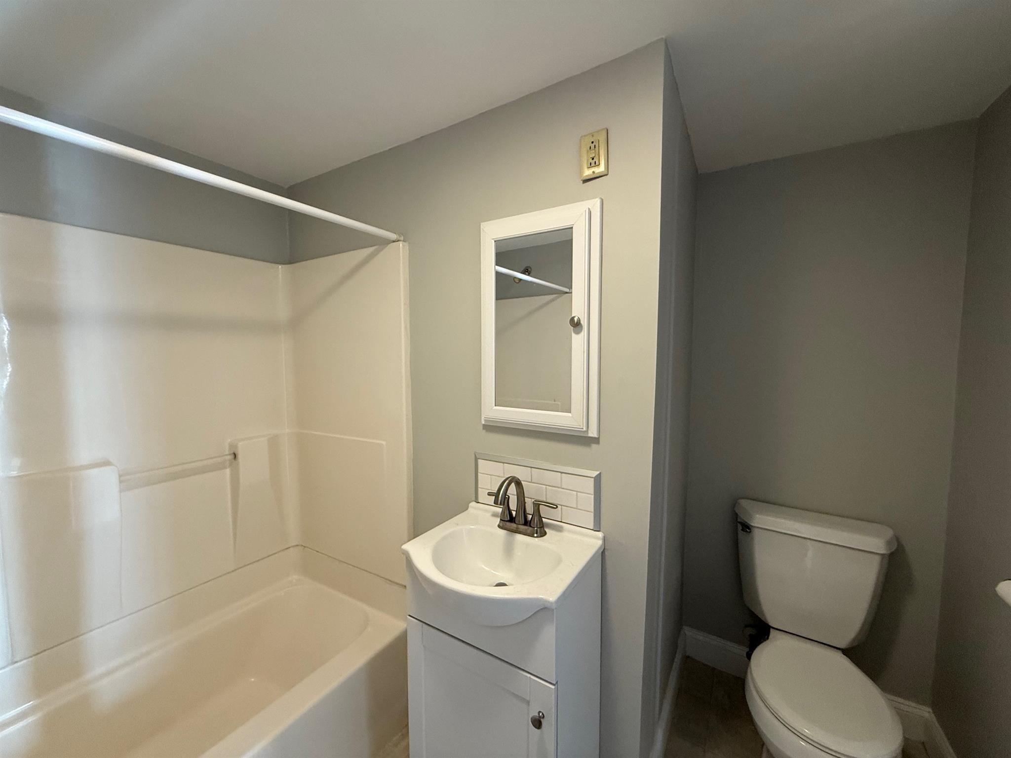 Building Photo - 9 Stevens St