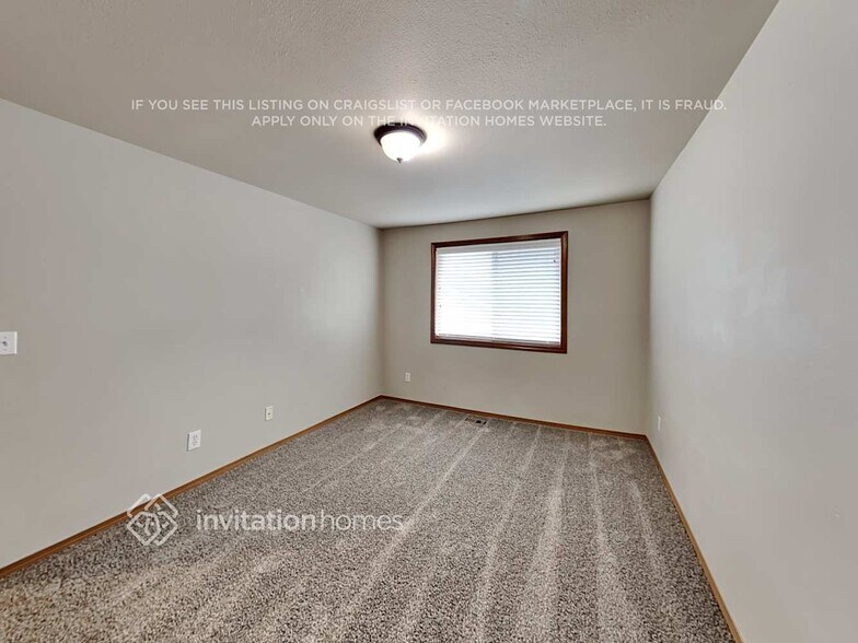 Building Photo - 1608 St Ct E