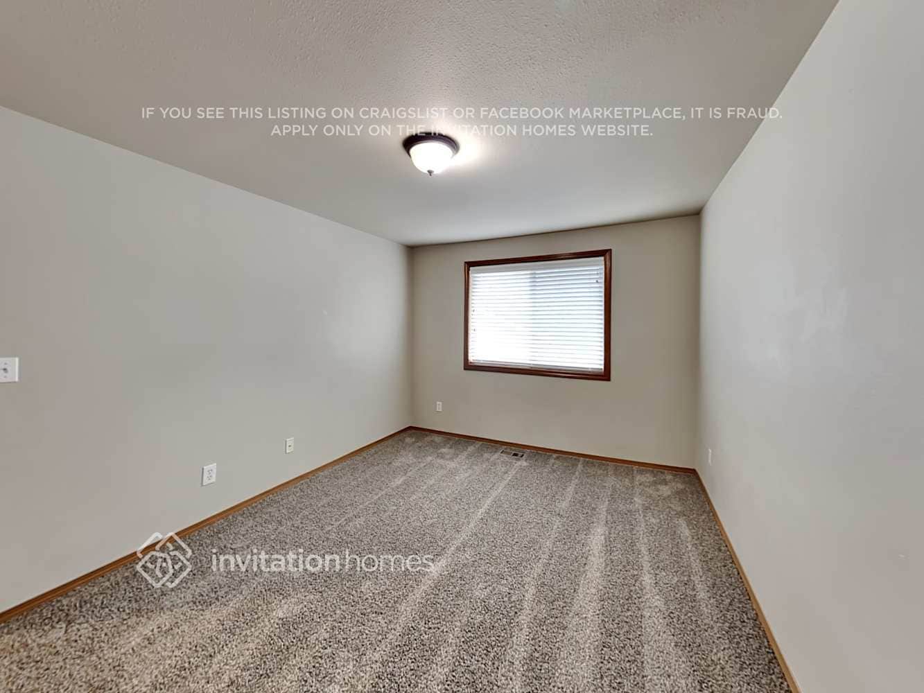 Building Photo - 1608 St Ct E