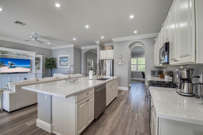 Building Photo - 12476 Aviles Cir