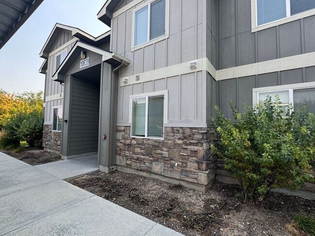 Building Photo - 10639 W Wasdale Dr